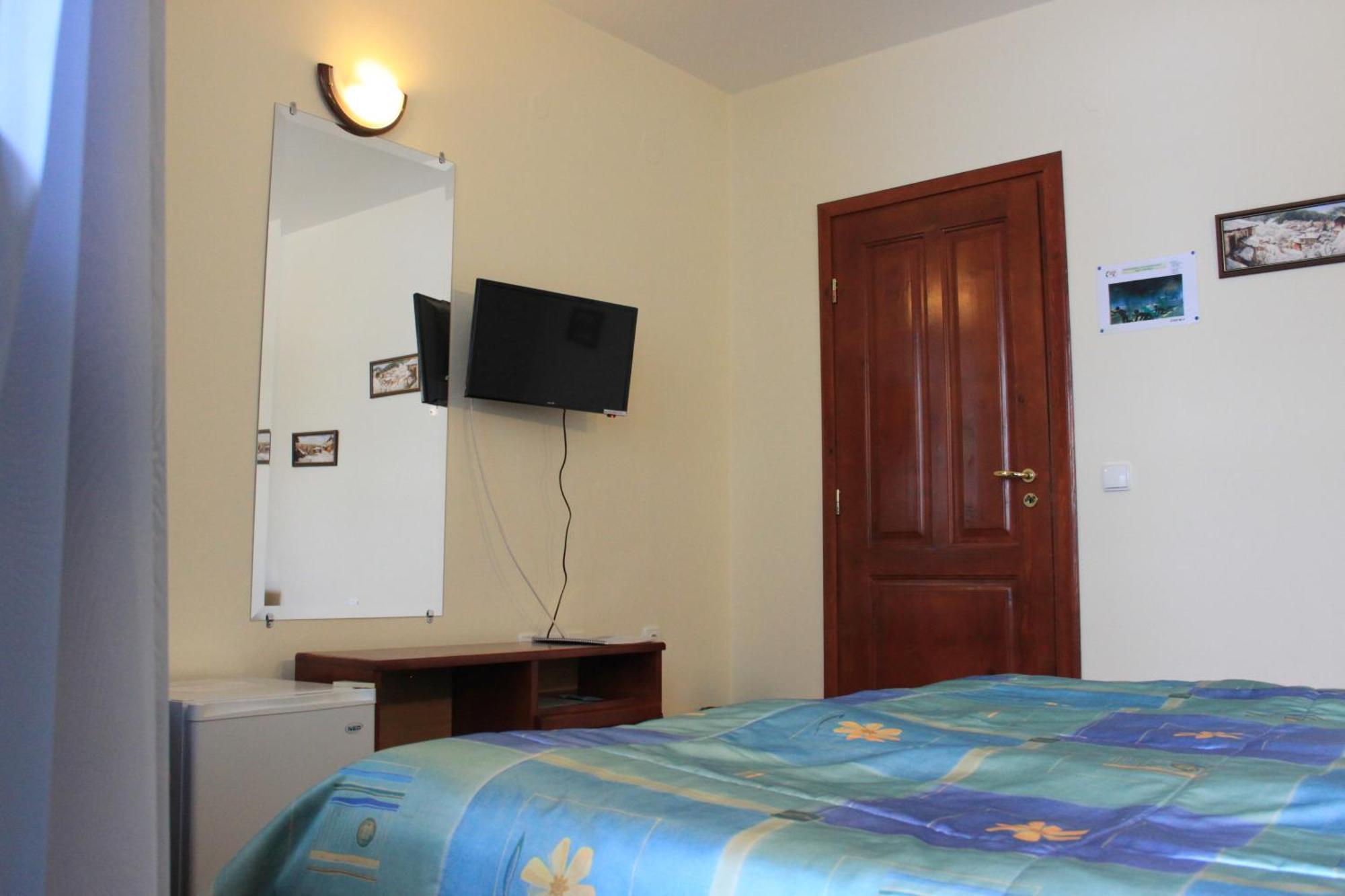 Kris Guest House Dewin Zimmer foto