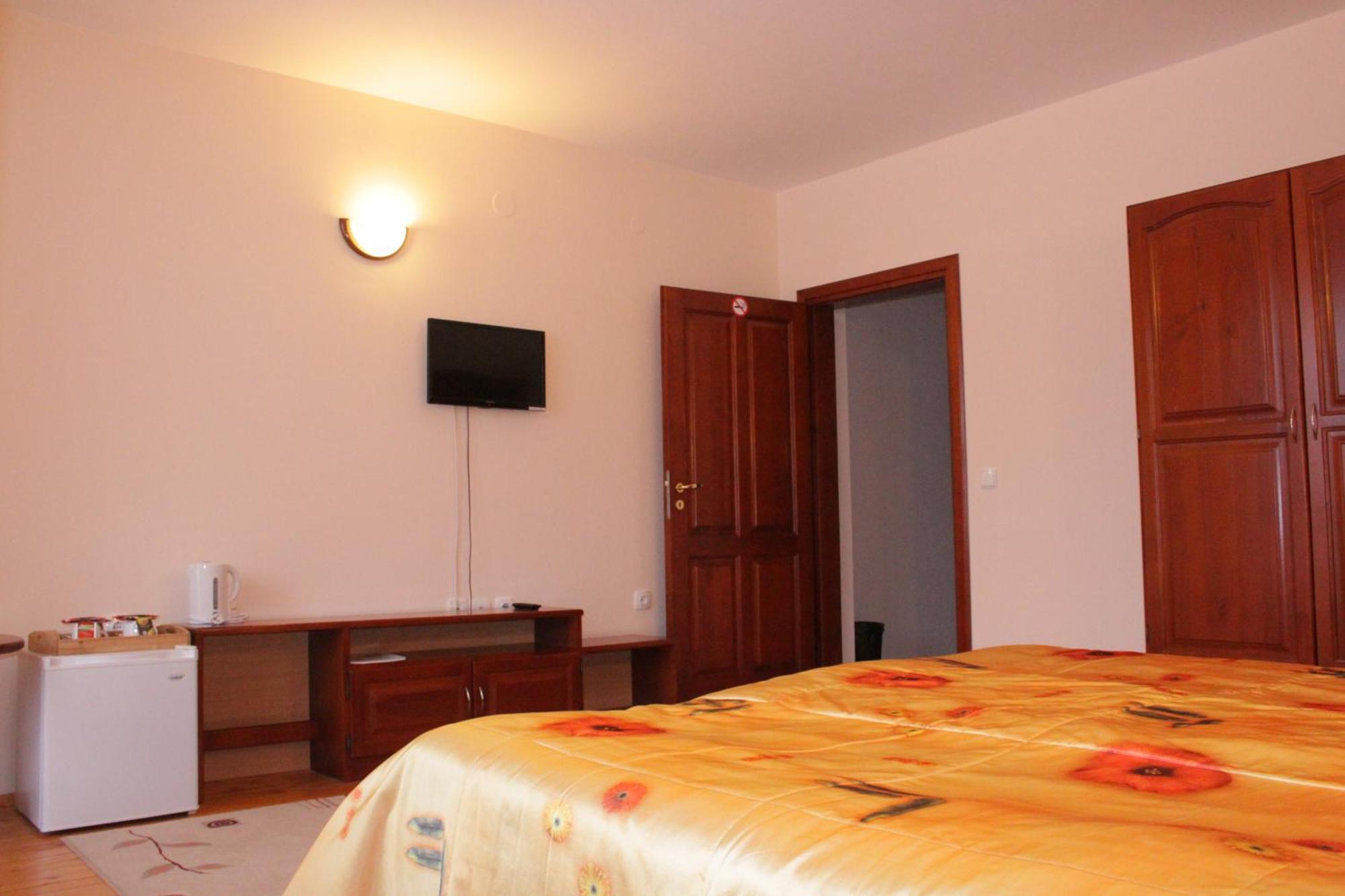 Kris Guest House Dewin Zimmer foto
