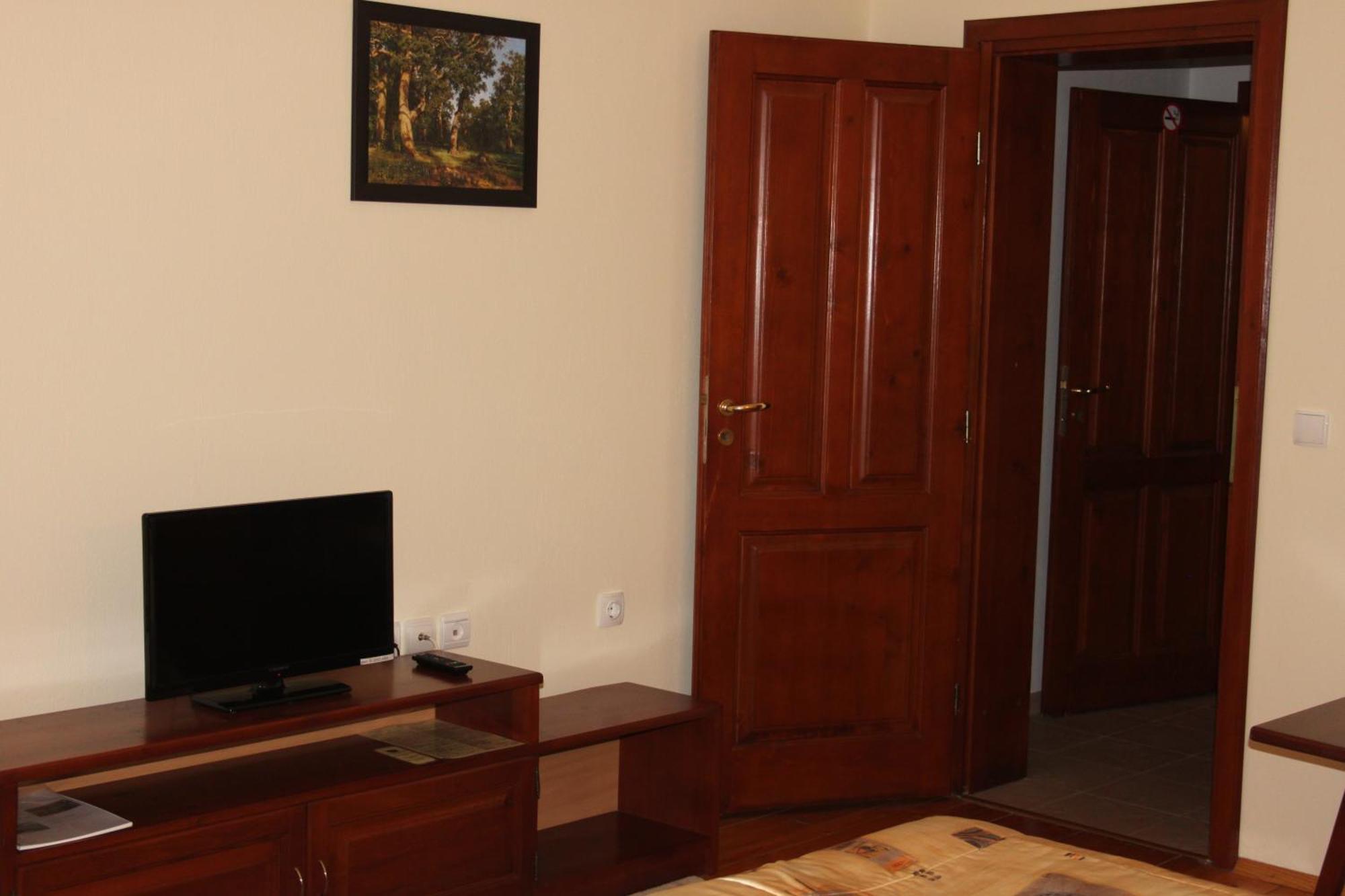 Kris Guest House Dewin Zimmer foto