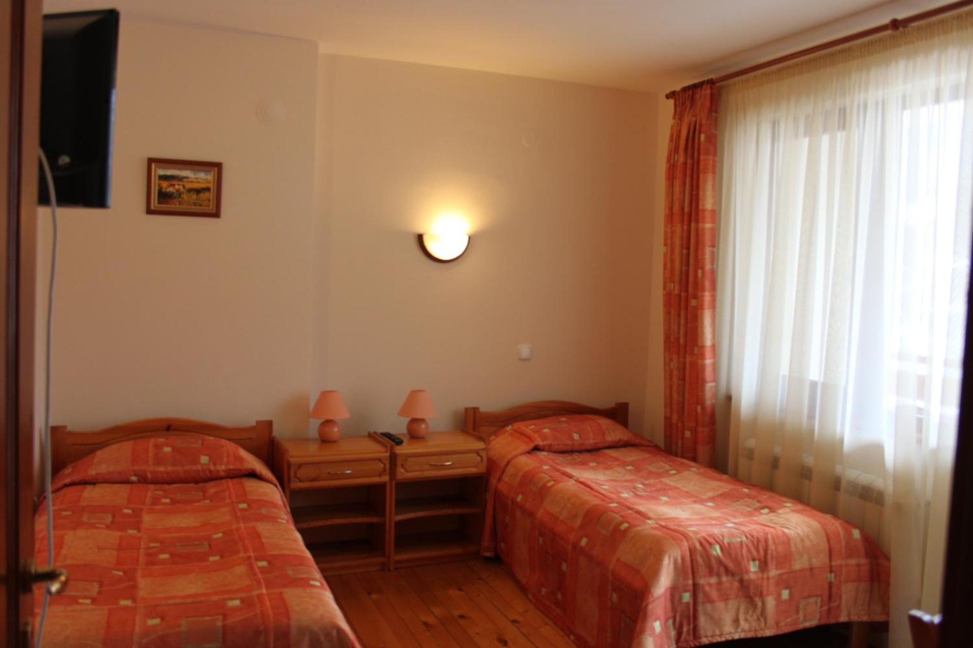 Kris Guest House Dewin Zimmer foto
