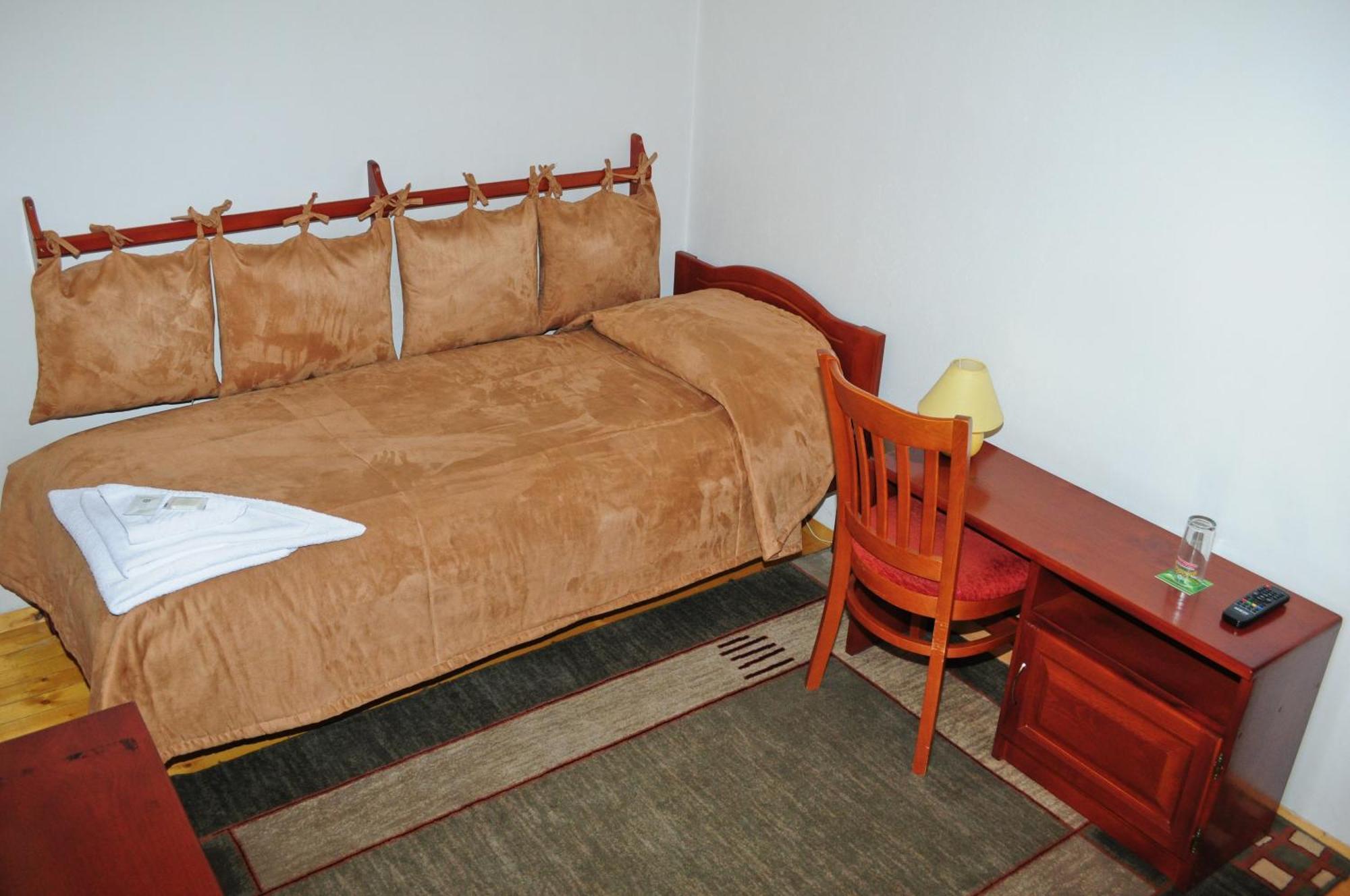 Kris Guest House Dewin Zimmer foto