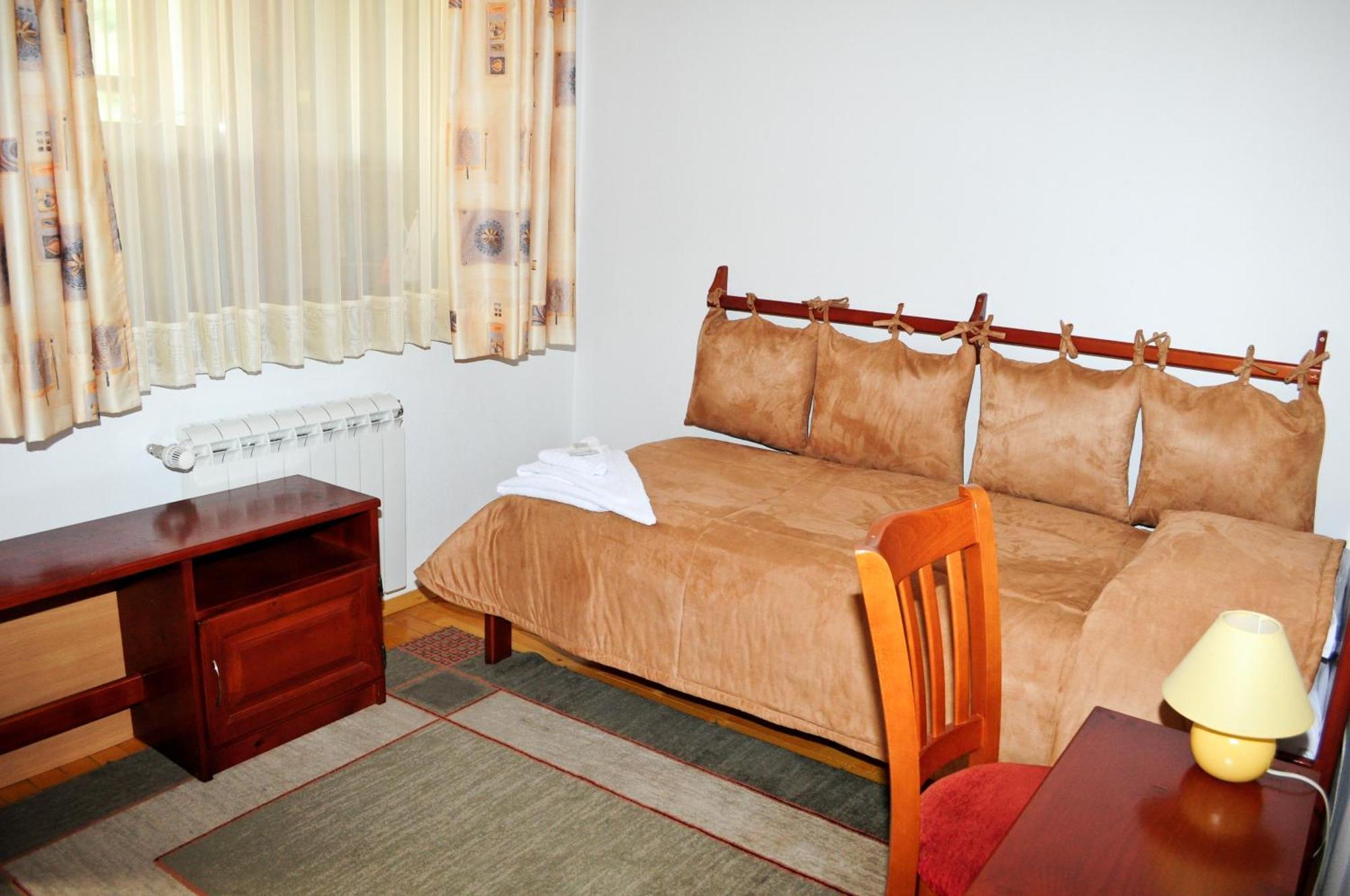 Kris Guest House Dewin Zimmer foto