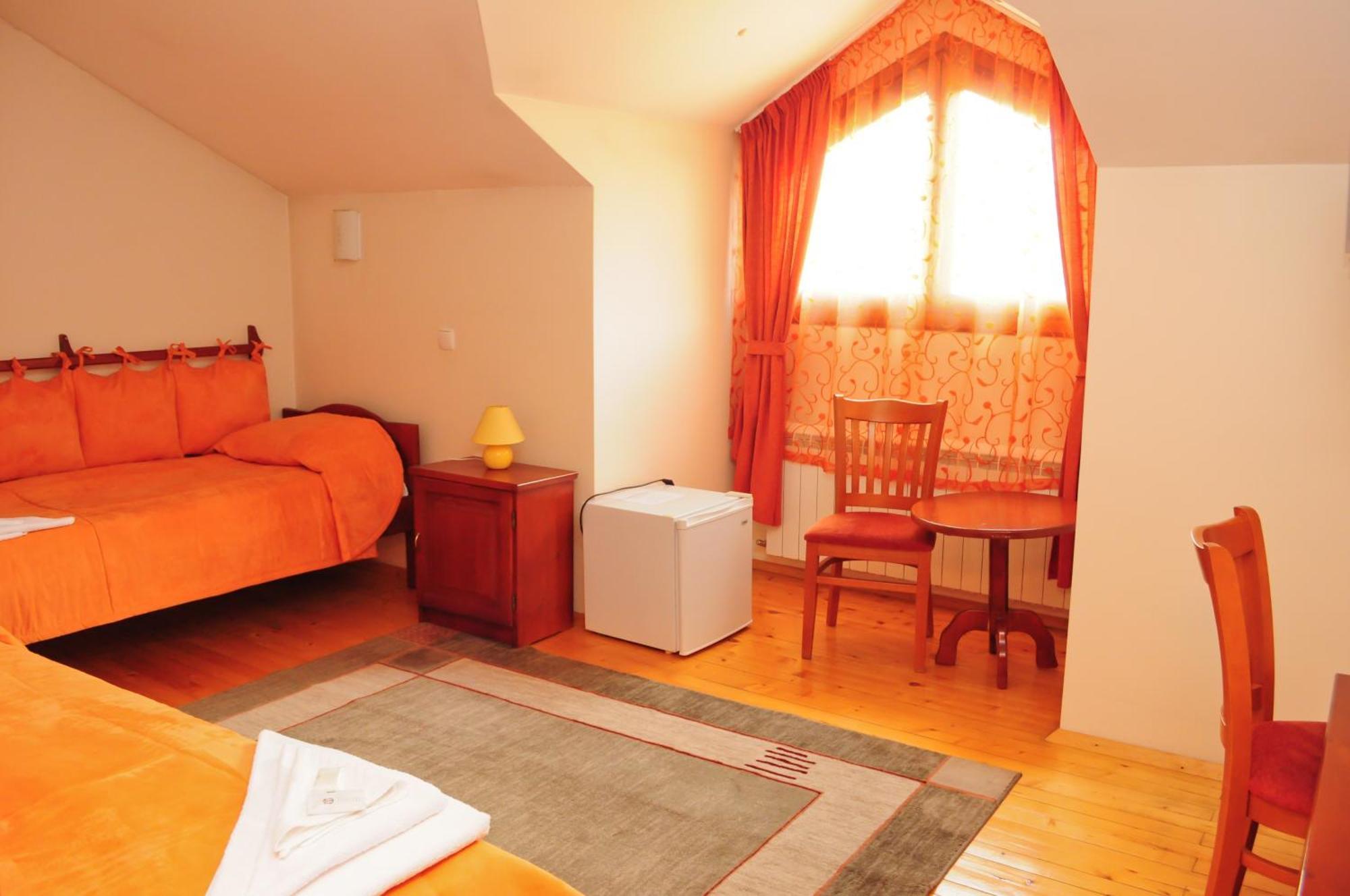 Kris Guest House Dewin Zimmer foto