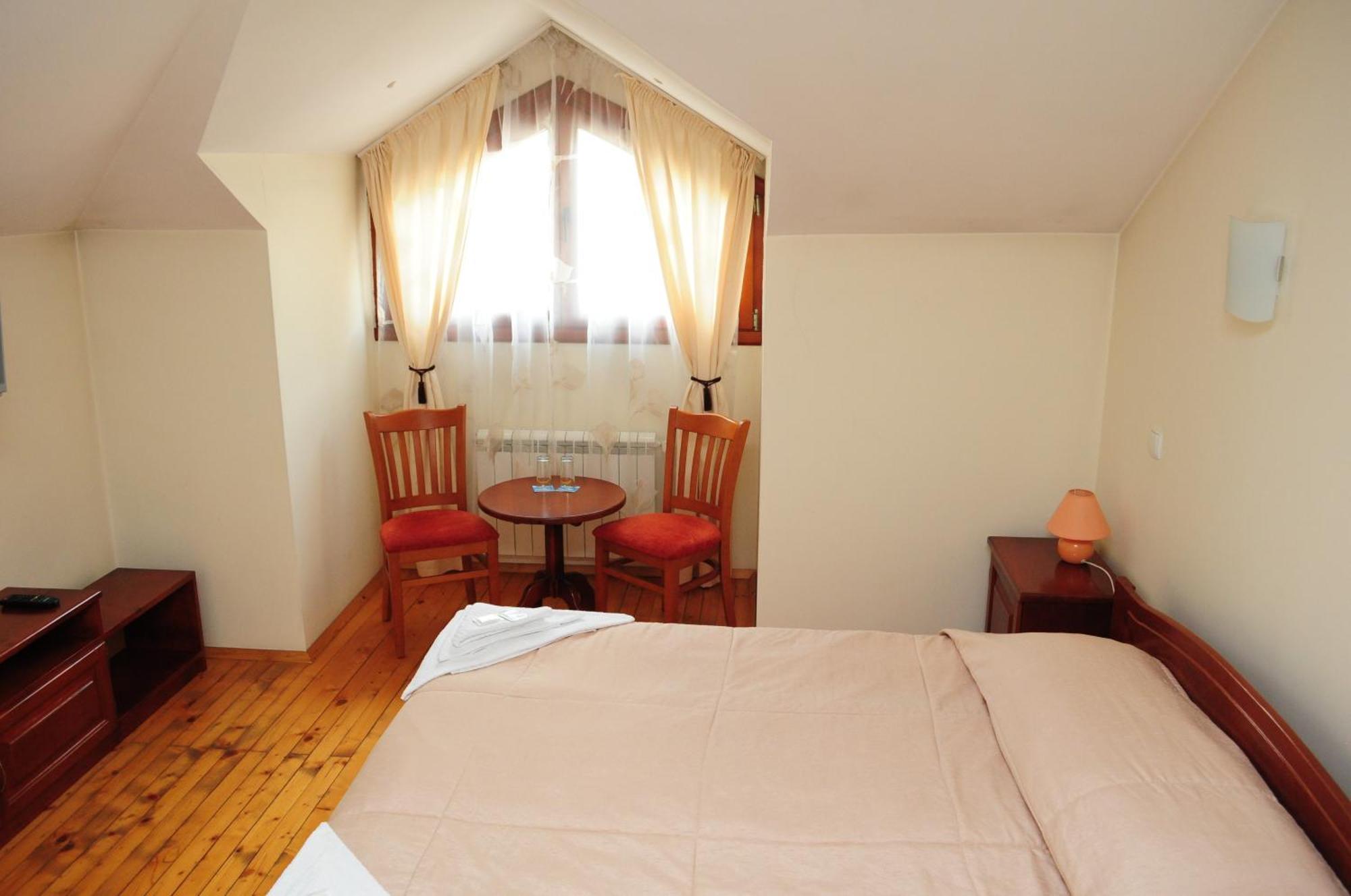 Kris Guest House Dewin Zimmer foto