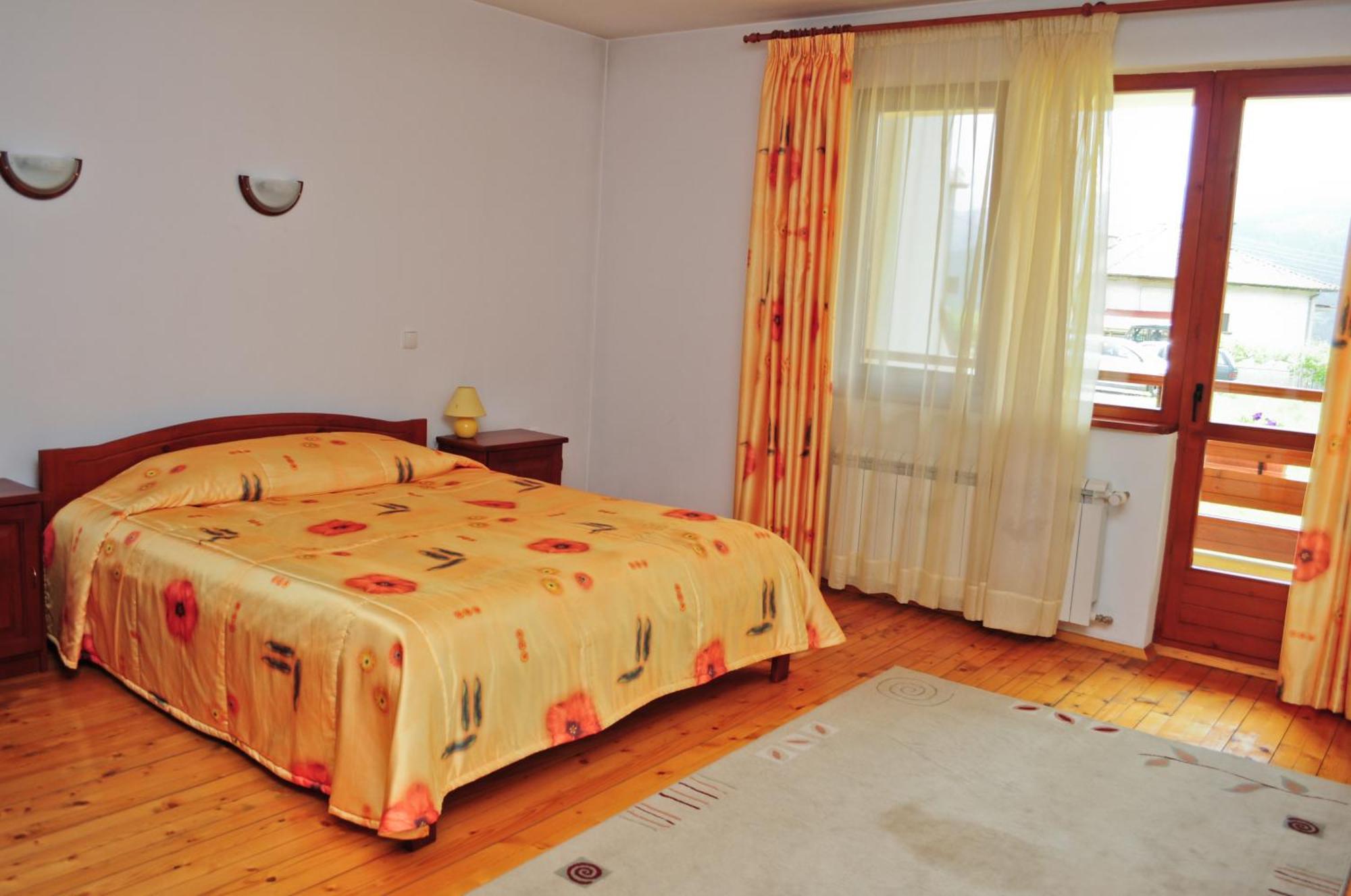 Kris Guest House Dewin Zimmer foto