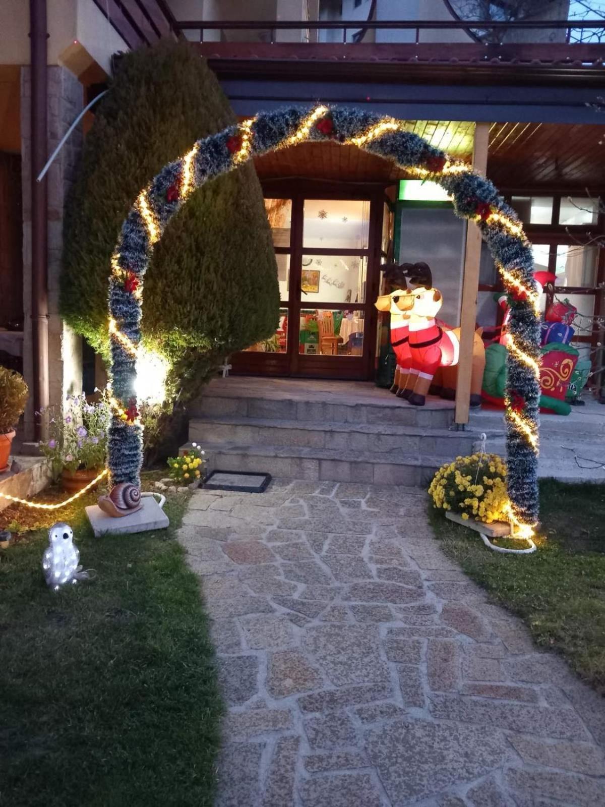 Kris Guest House Dewin Exterior foto
