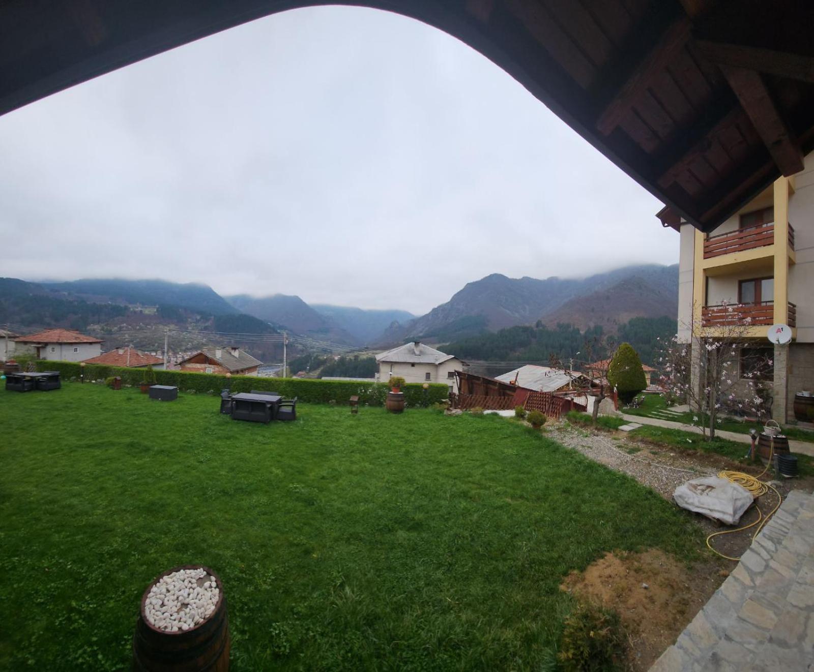 Kris Guest House Dewin Exterior foto