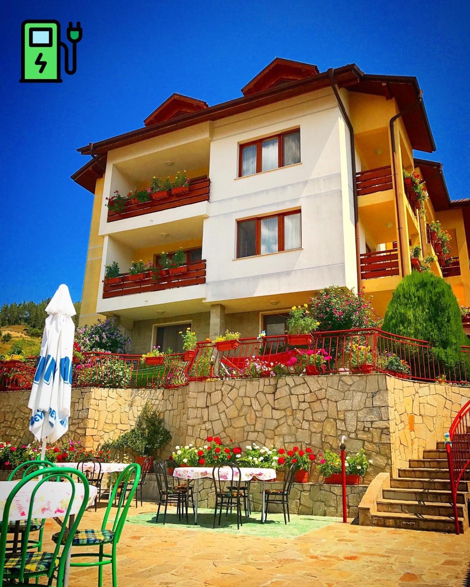 Kris Guest House Dewin Exterior foto