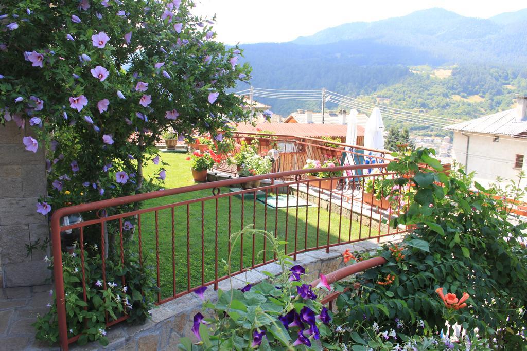 Kris Guest House Dewin Exterior foto
