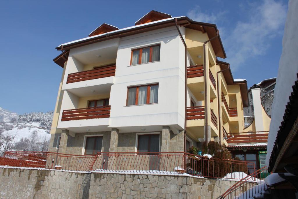 Kris Guest House Dewin Exterior foto