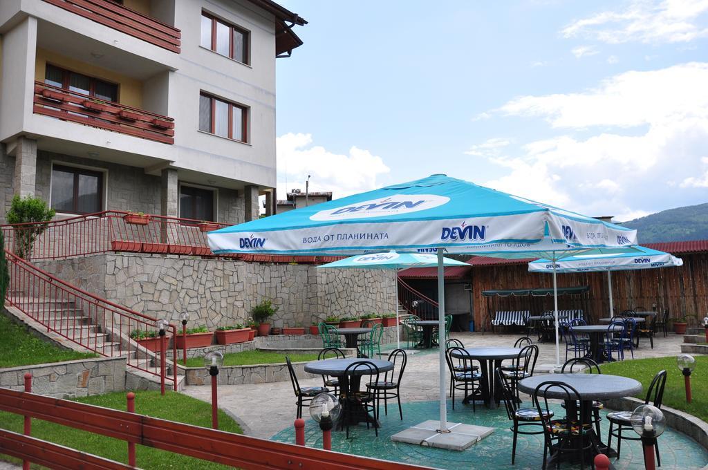Kris Guest House Dewin Exterior foto